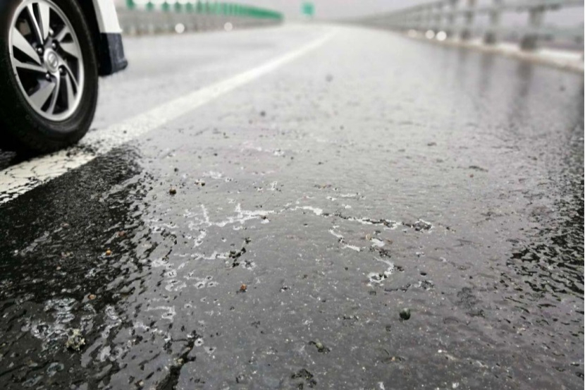 雨天打滑的根源，是轮胎排水性能不够好？