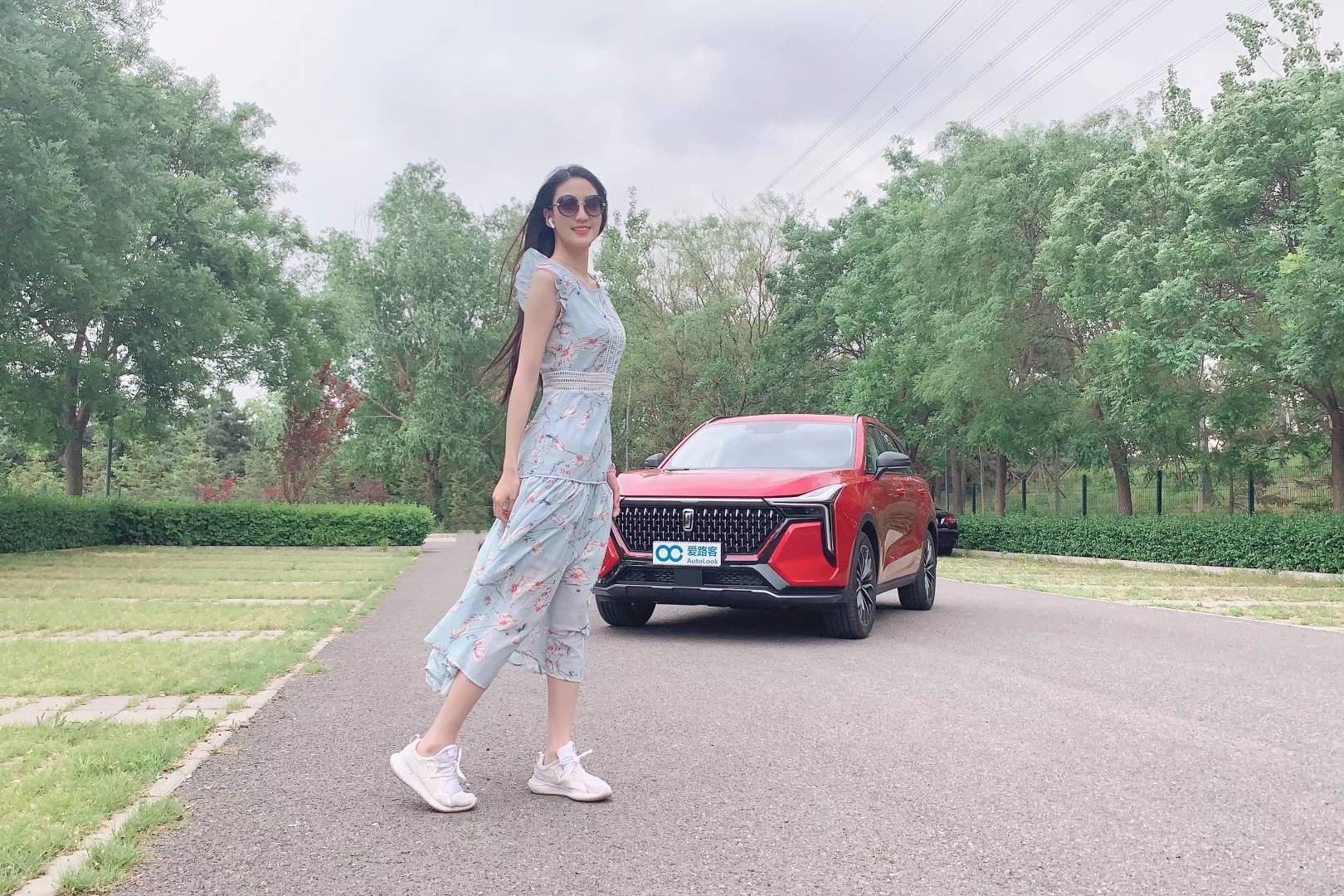 十萬元能買什么車？經(jīng)濟(jì)實(shí)惠顏值高的奔騰T55 你喜歡嗎？