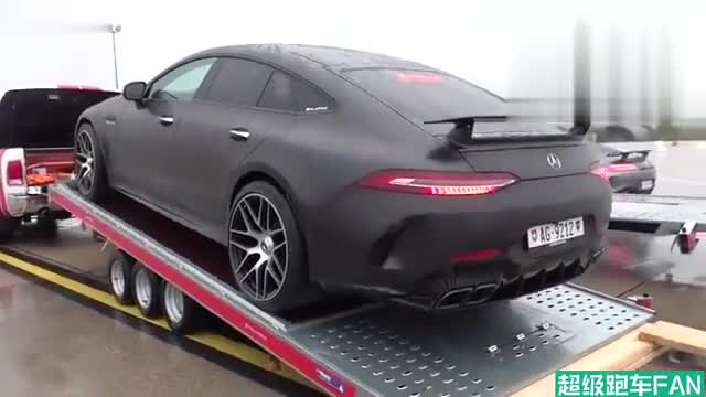 激戰(zhàn)！奔馳AMG GT63 vs 日產(chǎn)GT-R！