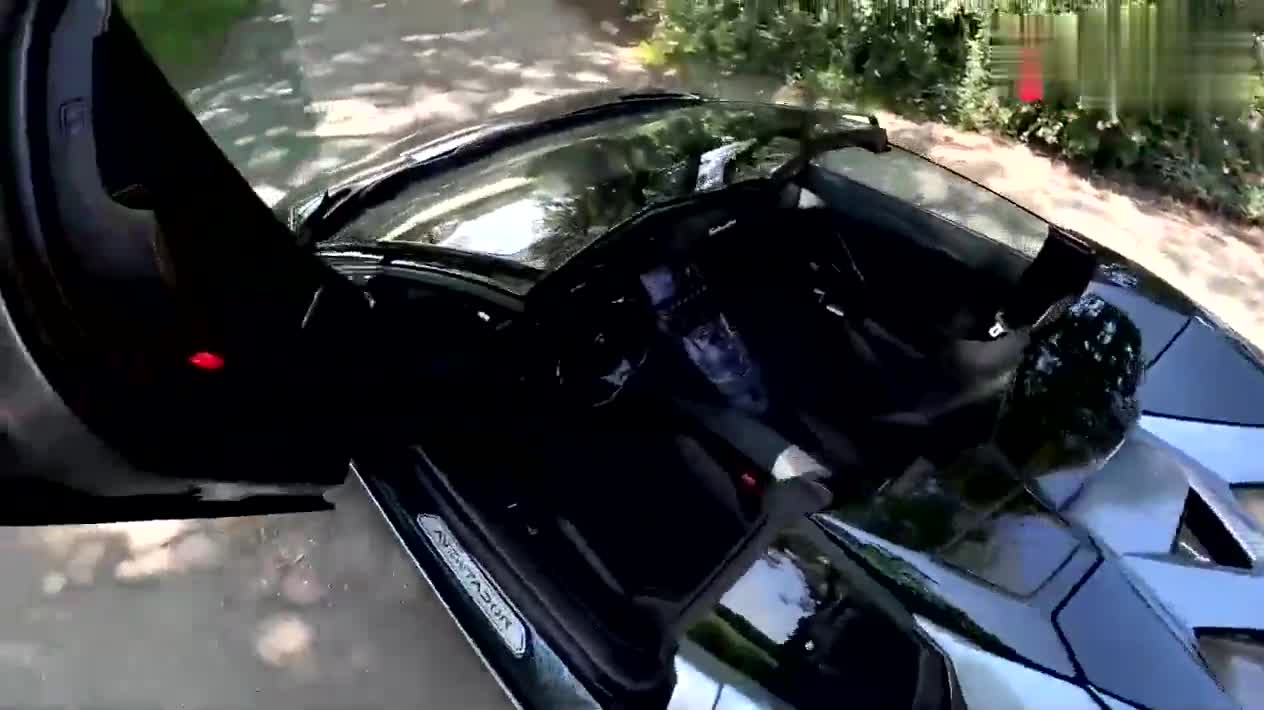按下蘭博基尼Aventador鑰匙，開車跑一圈后，才知道多霸氣