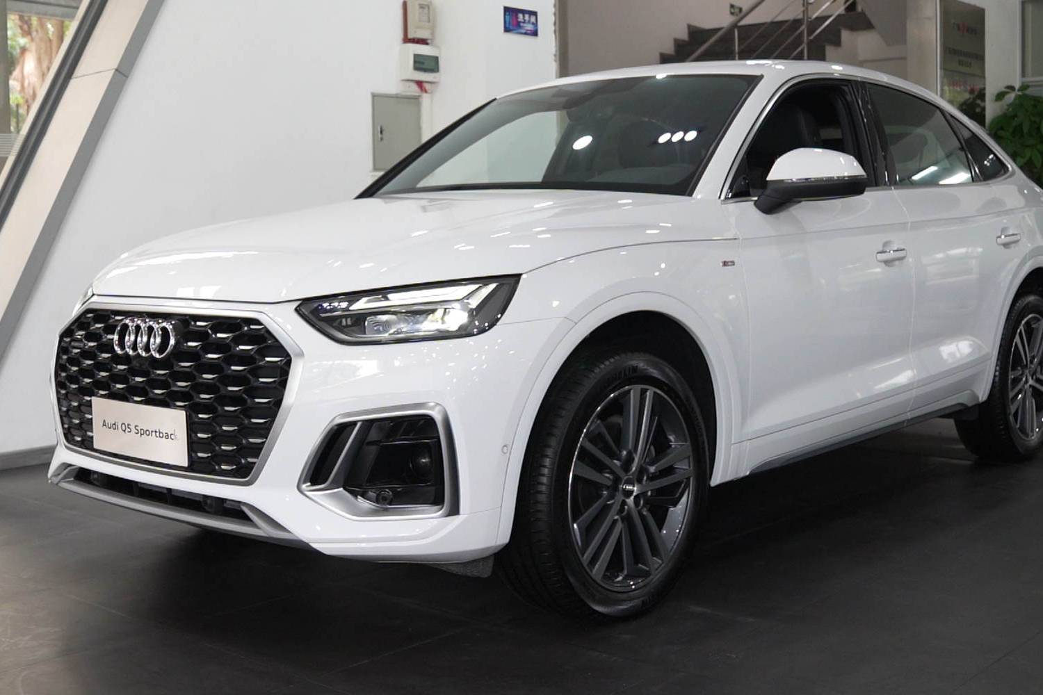 顏值與實力兼?zhèn)洹降陮嵟膴W迪Q5L Sportback