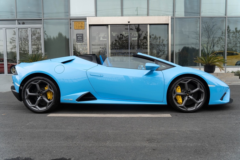 兰博基尼小牛huracan evo蓝色 现车到店