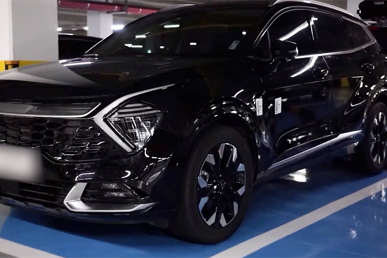 2022款起亚狮跑真车实拍 尾部带有房车拖挂系统_号