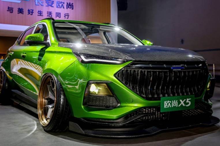 重慶車展最靚的仔：長(zhǎng)安歐尚X5魔改系列——綠魔