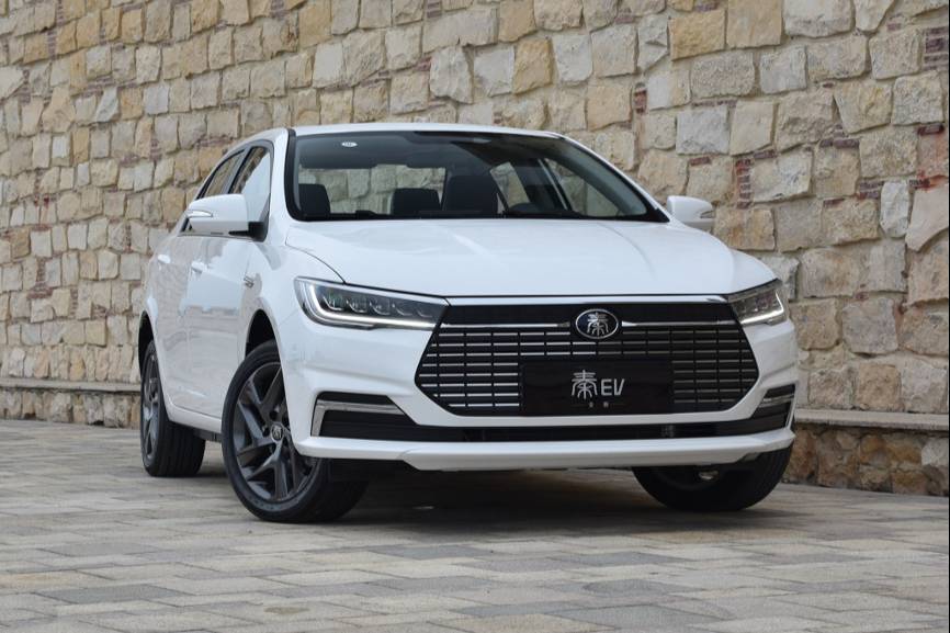 試駕比亞迪秦EV：高性價(jià)比緊湊型電動(dòng)車靠譜之選
