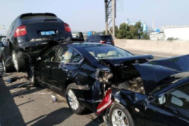 高速上遇到前車急剎車怎么辦？交警：記住這招，關(guān)鍵時刻能保命！