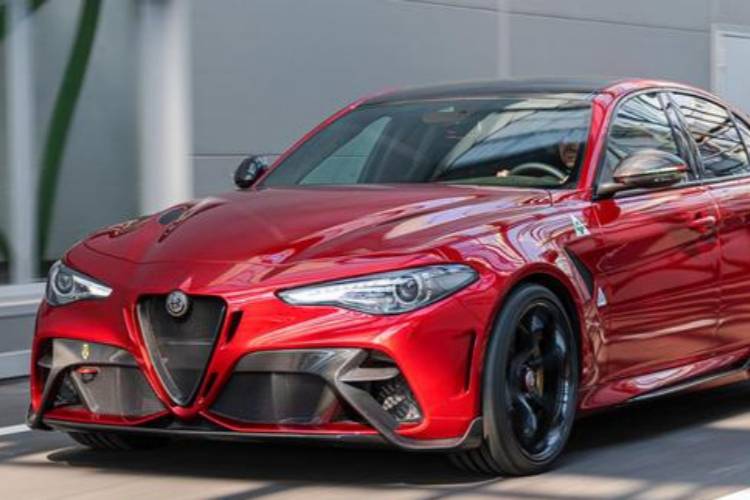 Giulia GTA系列國(guó)內(nèi)實(shí)車曝光！比M3、M4更戰(zhàn)斗！
