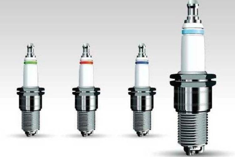一般有原厂火花塞几万公里更换