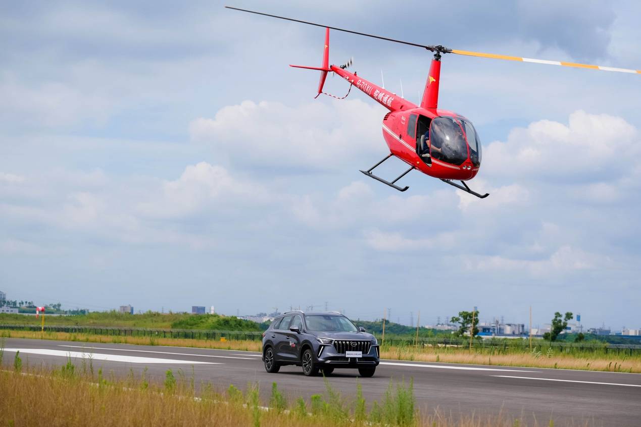 一场关于汽车与直升机的较量，传祺GS4 PLUS实力强劲