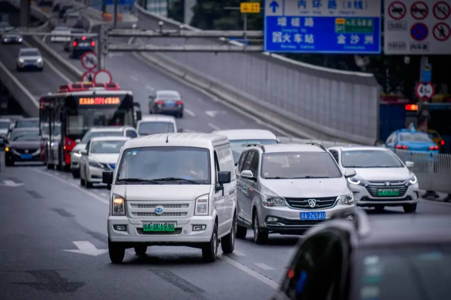 車圈周記｜廣州女司機(jī)看過(guò)來(lái)！你將要和自動(dòng)駕駛汽車比拼車技了