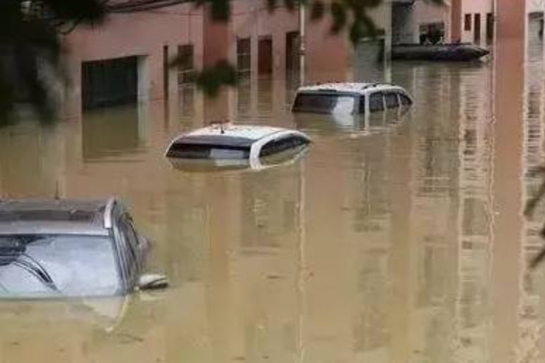 暴雨泡水你的電動車還好嗎，電動汽車泡水后是否安全？