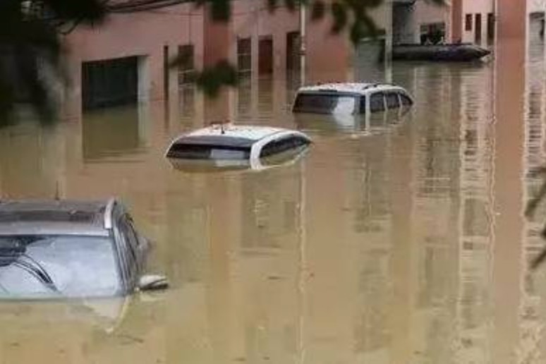 车被水淹没了，保险怎么赔