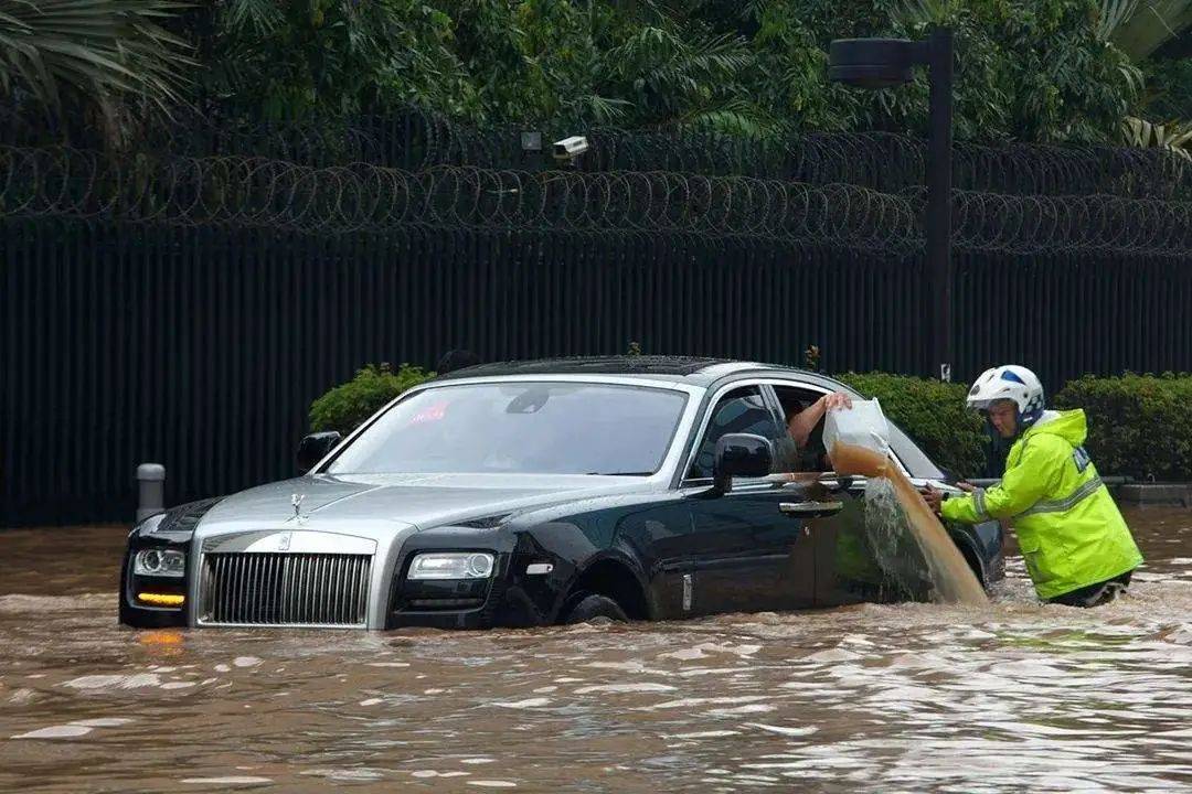 暴雨天涉水車輛如何定損？這份“保險理賠指南”有必要收藏