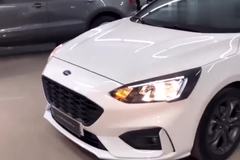 小宝玩车