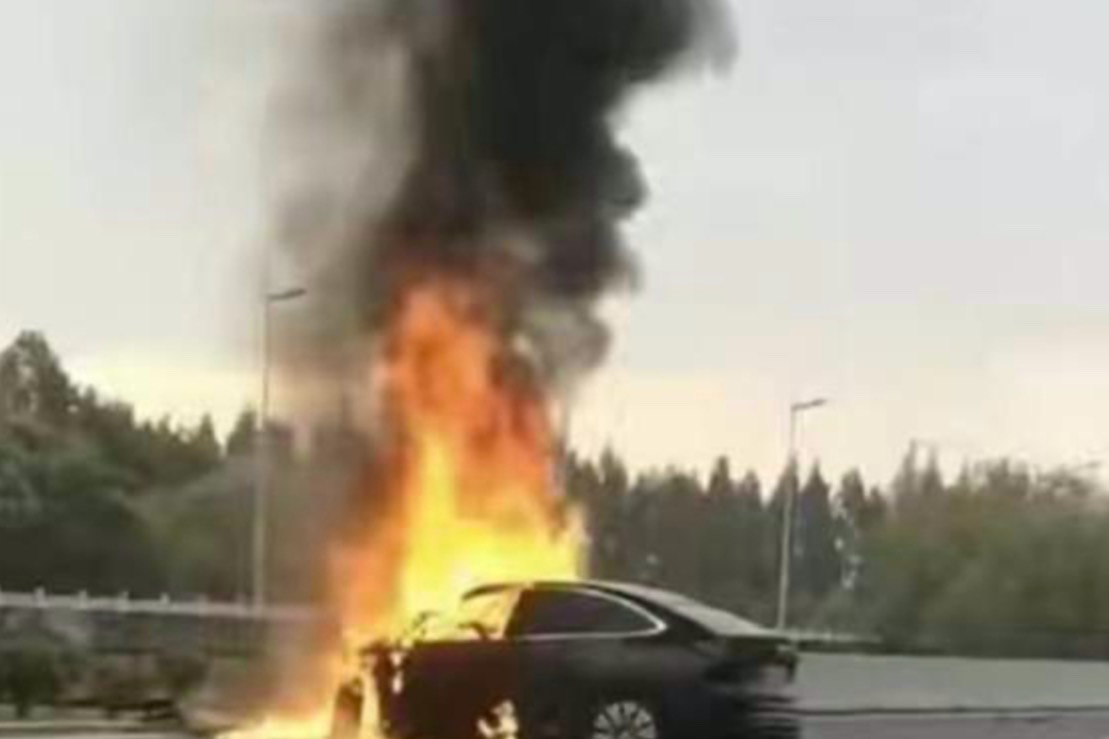 电动汽车碰撞后起火，车主质疑电动汽车的安全性，该如何保障？