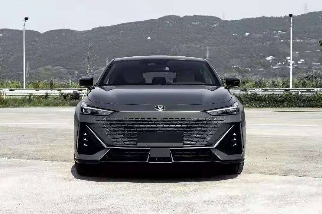 長安UNI系列首款轎車申報圖曝光,命名為UNI-V