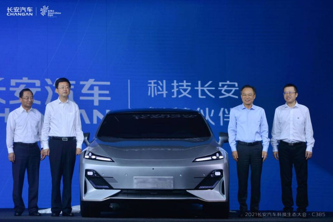 2021世博會(huì)開(kāi)幕，長(zhǎng)安汽車(chē)攜手華為、寧德時(shí)代打造高端品牌