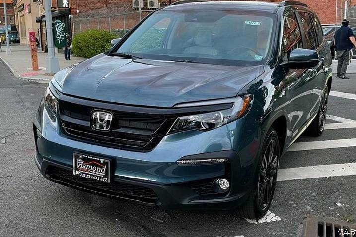 被稱是大號(hào)CR-V！本田Pilot海外實(shí)拍，造型硬朗配大7座