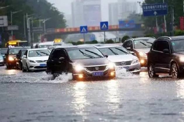 雨后车内有积水，汽车无法启动怎么办？
