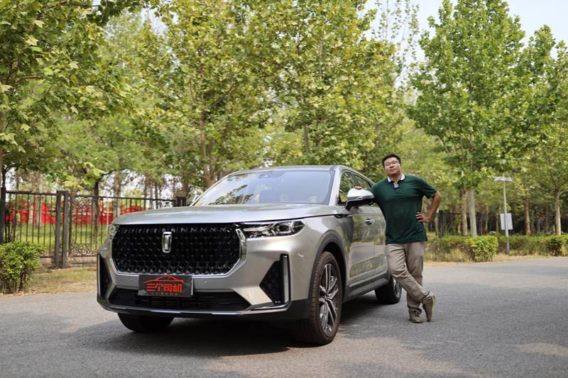 奔騰T99是中大型SUV！優(yōu)缺點實測，與合資車的差距多大？