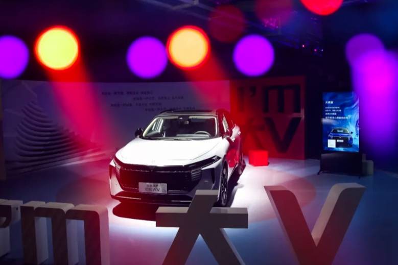 这辆价格下探到10万元以下的东风日产SUV，真的很大V