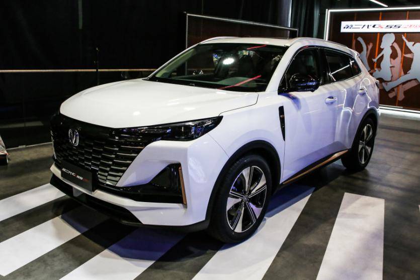 2022款長(zhǎng)安CS55PLUS藍(lán)鯨版上市 配置調(diào)整