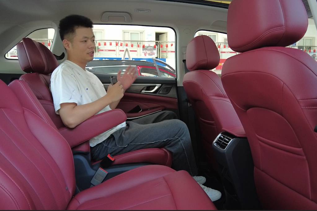 6座SUV有豪華感！這車竟叫風(fēng)光新580，且售價僅在十萬元級