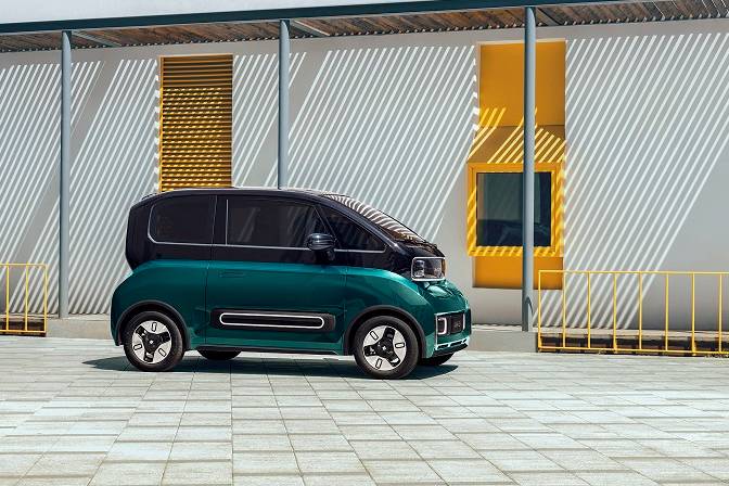 微型電動汽車選什么品牌？寶駿KiWi EV，時尚出行必備