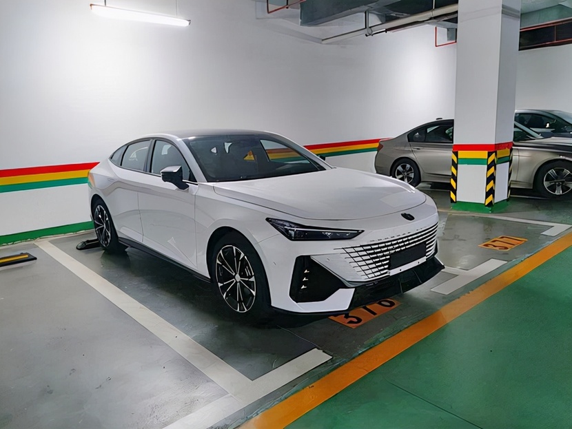 长安uni-v实车曝光,这样的轿跑车,谁看谁心动?
