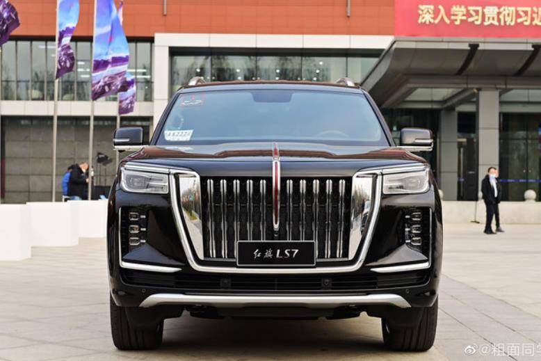 對標Q8、X7，紅旗全新旗艦SUV實車曝光，或搭載V8發(fā)動機