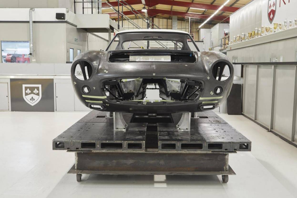 英国小厂推出法拉利经典复刻车 碳纤维车身比原版还香