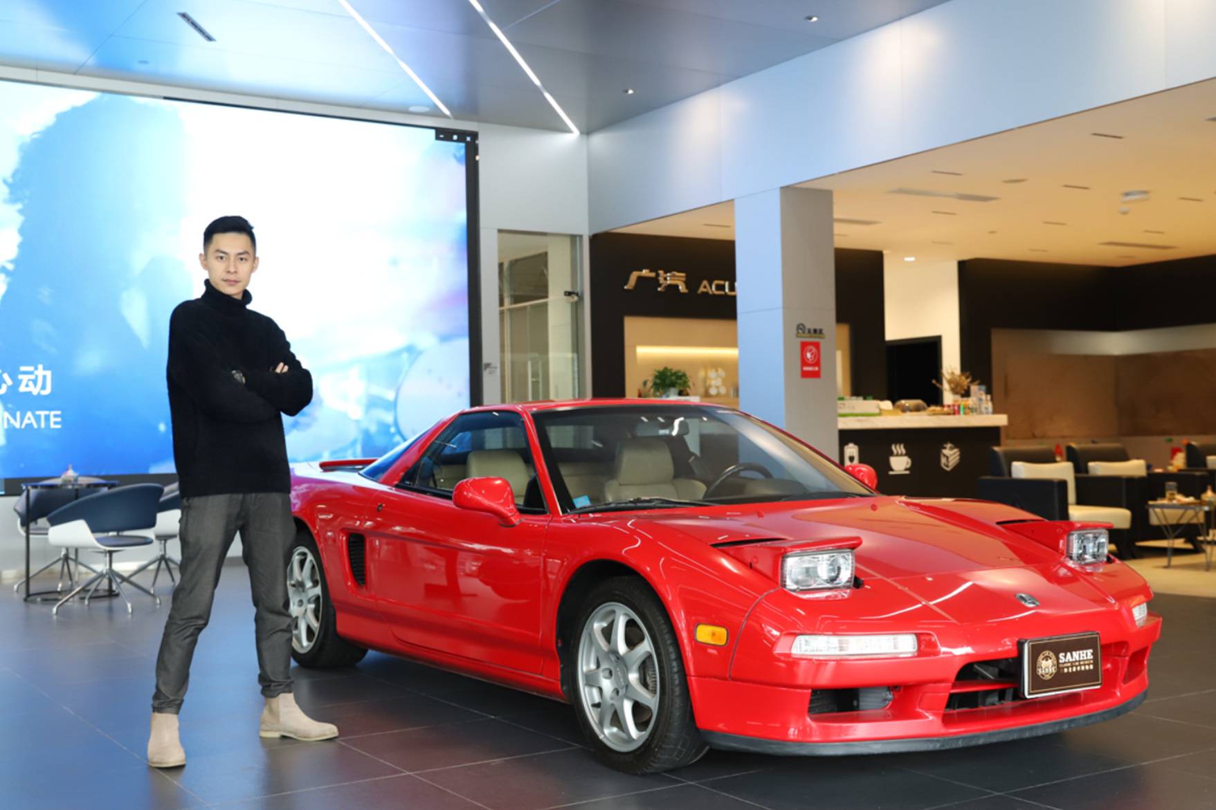 在謳歌4S店，發(fā)現(xiàn)一輛初代NSX
