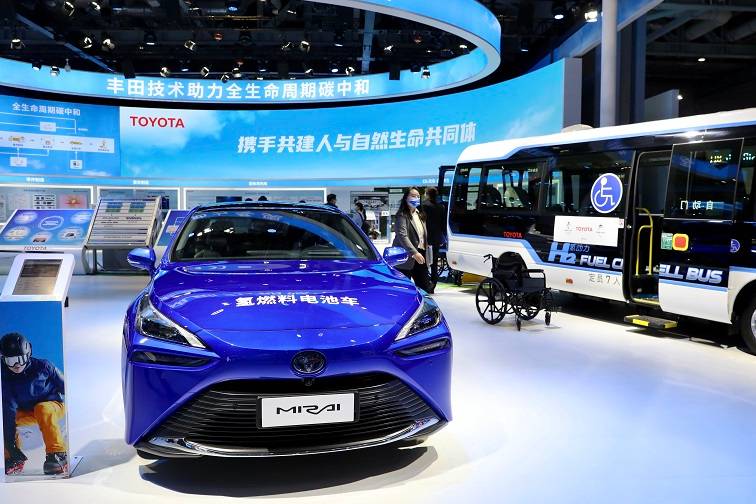 Mirai量產(chǎn)車亮相進(jìn)博會，豐田要?dú)淙剂?、純電動雙管齊下？