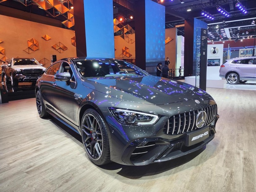 全新梅赛德斯-amg gt 四门跑车上市,98.68万元起售