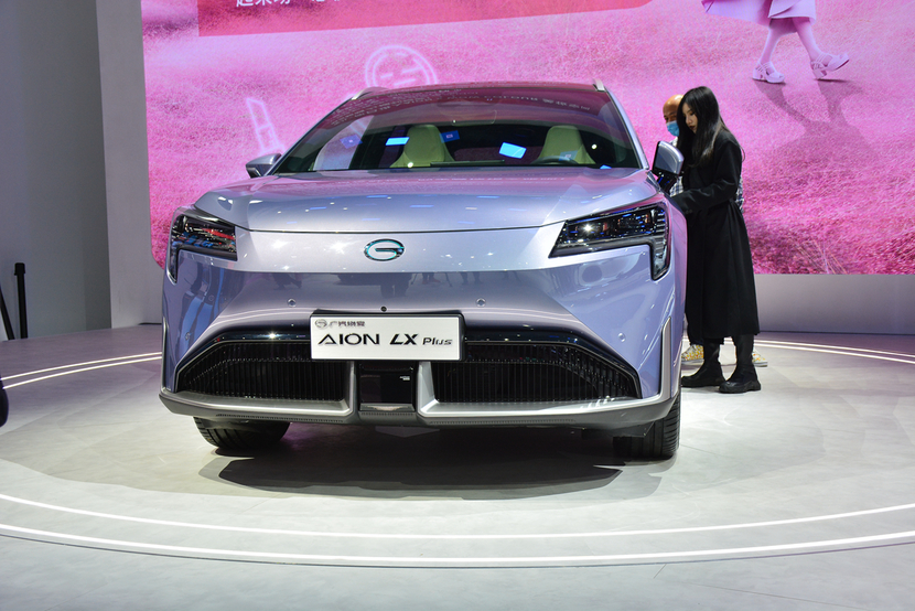 2021广州车展:广汽埃安aion lx plus实拍,续航1008km,2.9s破百