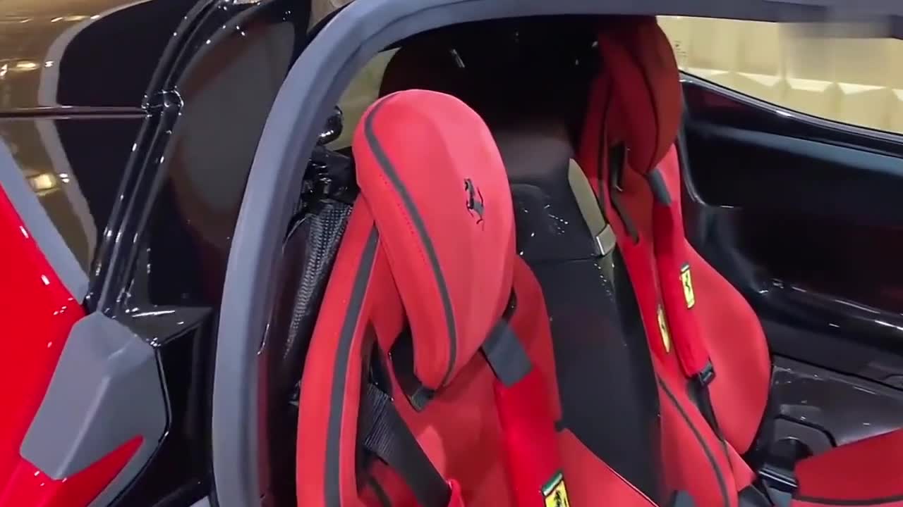 法拉利旗艦超級(jí)跑車——LaFerrari內(nèi)飾展示