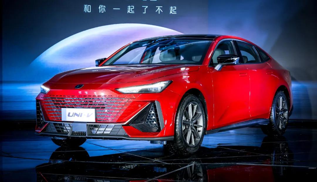 電動升降尾翼“附體”,長安UNI-V“錯峰”廣州車展首發(fā)