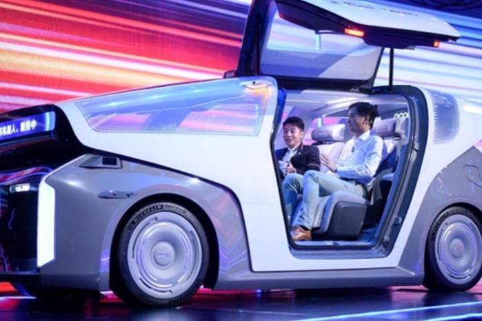 百度李彦宏：集度汽车机器人明年北京车展见