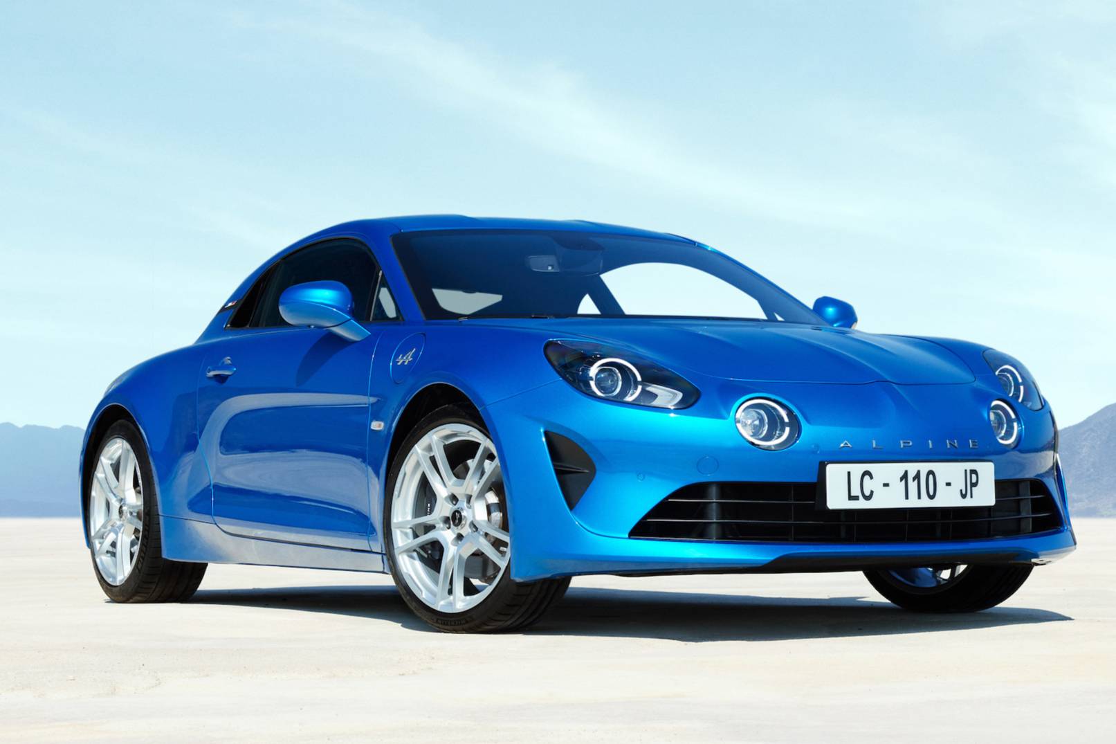 雷諾Alpine A110正式發(fā)布 中置后驅(qū) 造型復(fù)古