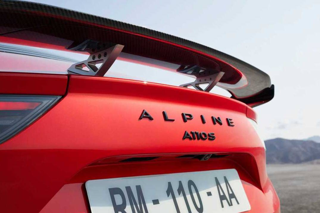 2022新款雷诺中置引擎小跑车Alpine A110登场！
