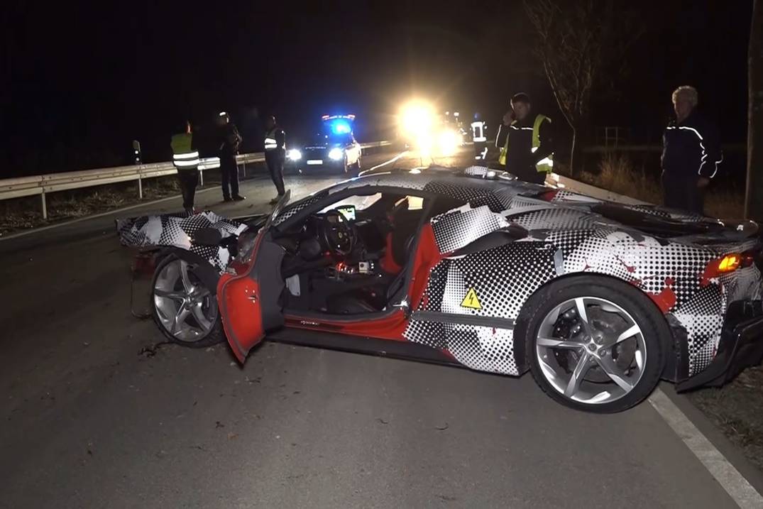 該型號路試首撞，法拉利 SF90偽裝測試車在黑夜中撞毀！