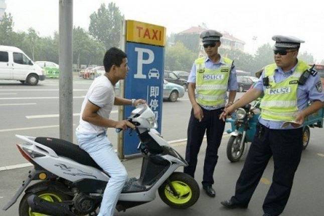 电动车上牌免费，多个地区强制买保险？车主呼吁，抓紧查查吧