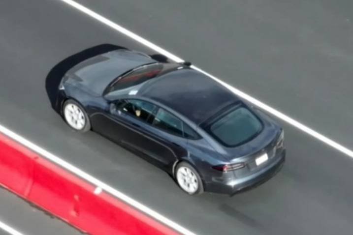 航拍！新款特斯拉Model S实拍图 细节曝光
