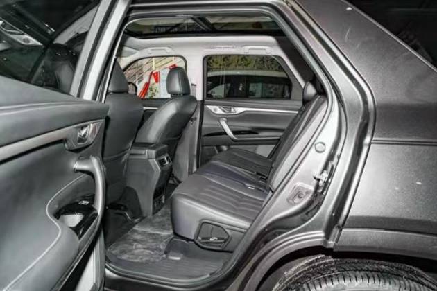 中大型7座SUV長安CS95，全系配2.0T+6AT