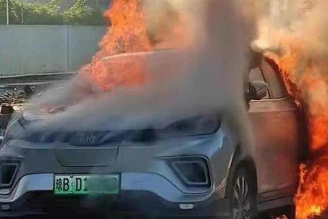 三天燒兩臺,兩月燒四臺!威馬汽車這下真的火了