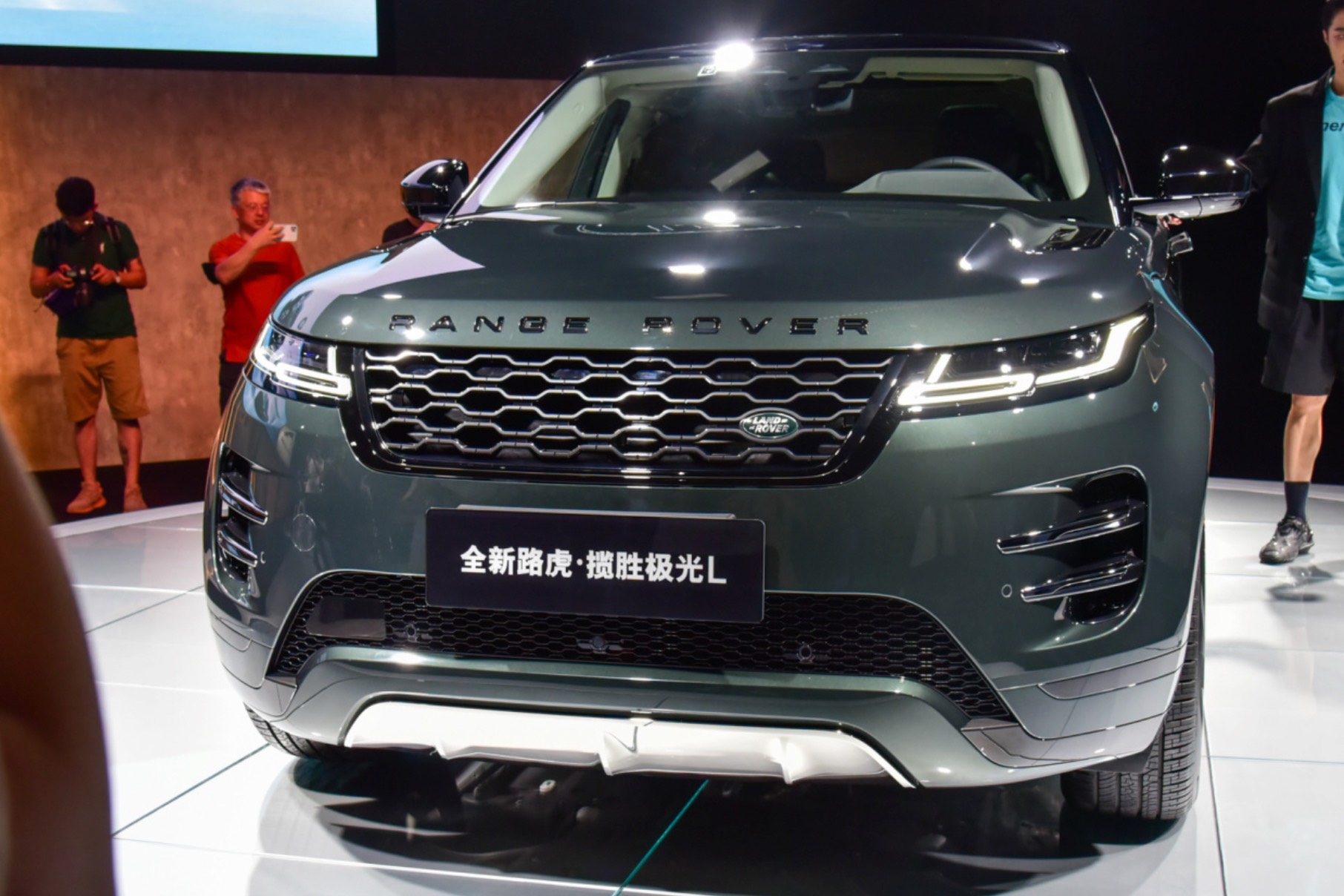 切勿人云亦云,發現5車主帶你看全新路虎攬勝極光L到底如何??