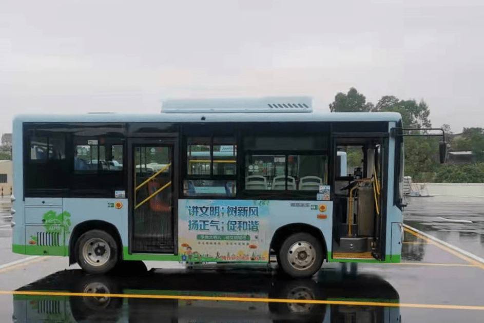 45台苏州金龙微巴助力揭西县绿色城乡公交一体化