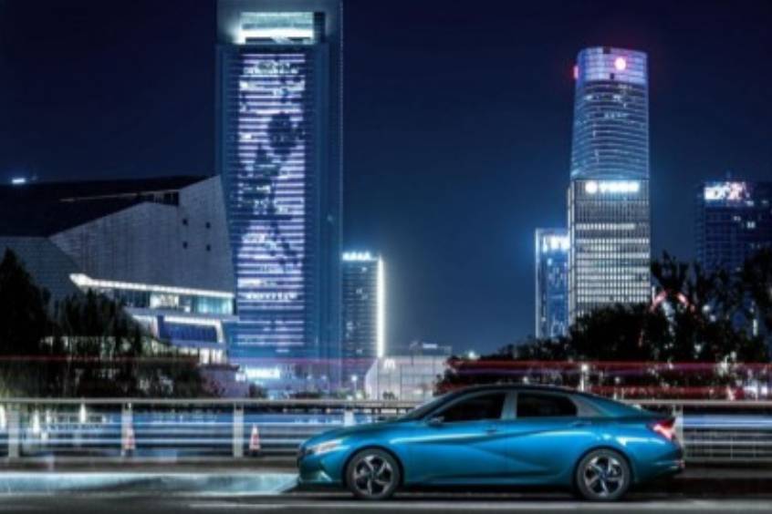 想要買高科技智能汽車，伊蘭特、軒逸、卡羅拉該選誰(shuí)？
