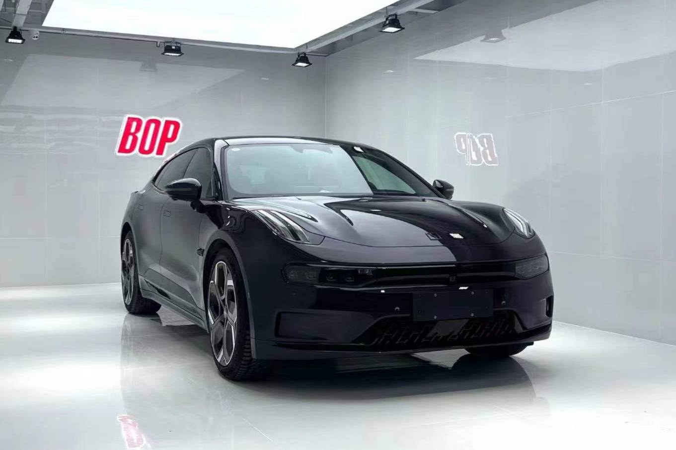 底盤較高的轎車,極氪ZEEKR 001就是這么任性!