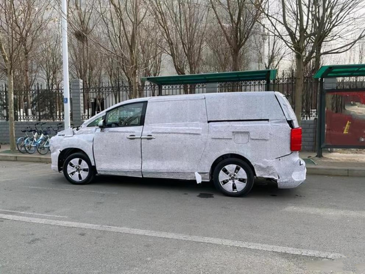 WEY MPV諜照曝光，車身修長，塊頭很大